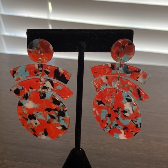 Red, Gray, and Black Geometric Dangle Earrings - Picture 2 of 3
